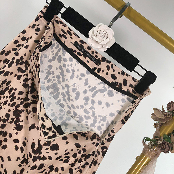 Fusta de dama lunga de culoare roz cu puncte negre