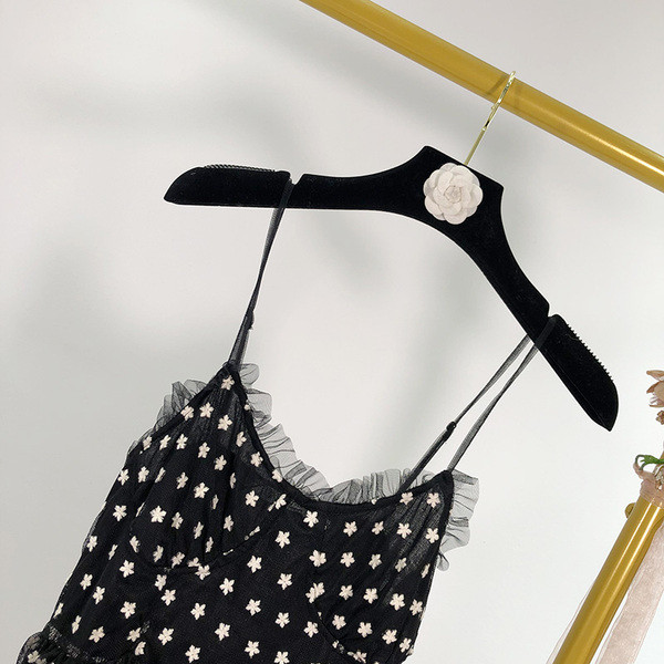 Rochie lunga cu bretele subtiri cu puncte negre