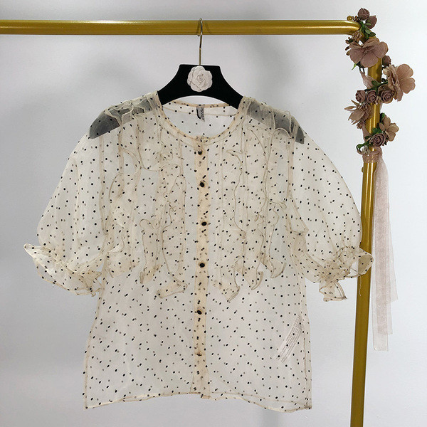 Rövid női tüll ing gombokkal