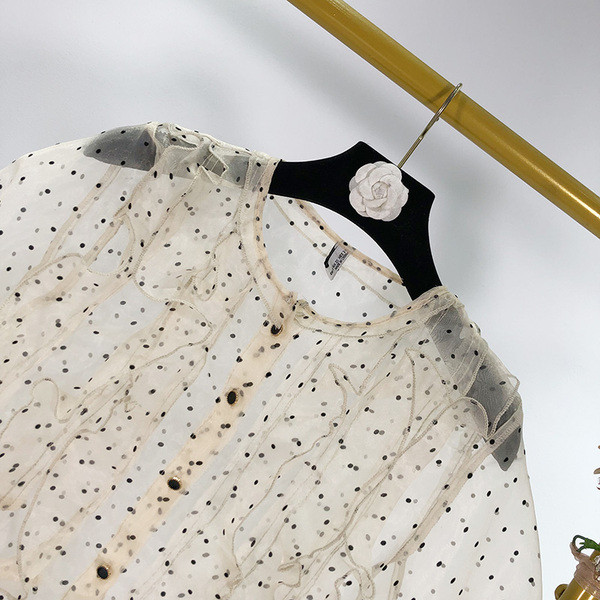 Rövid női tüll ing gombokkal