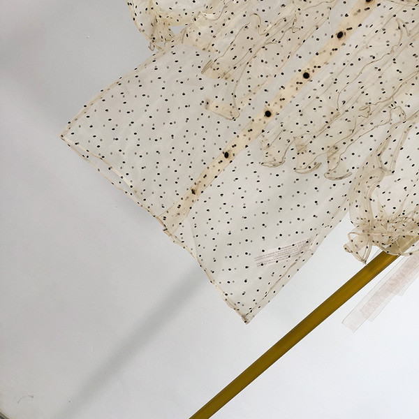 Rövid női tüll ing gombokkal