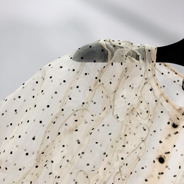 Rövid női tüll ing gombokkal