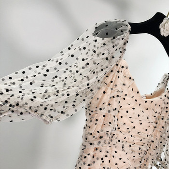 Rochie scurtă de damă cu decolteu din tul pătrat