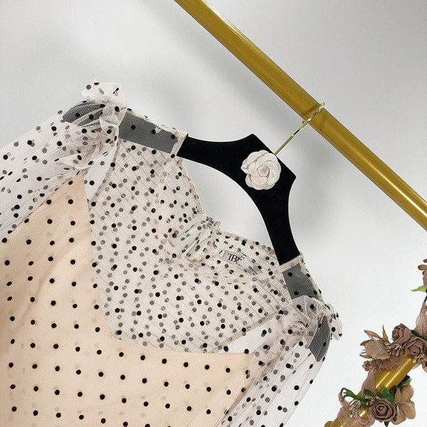 Bluză scurtă de damă din tul cu decolteu O