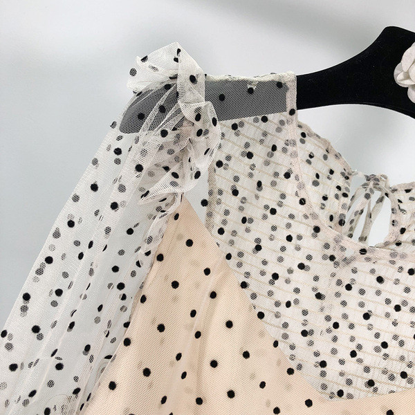 Bluză scurtă de damă din tul cu decolteu O