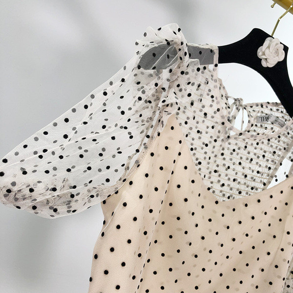 Bluză scurtă de damă din tul cu decolteu O