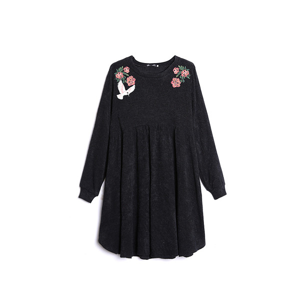 Rochie de dama cu croiala casual de culoare neagra cu aplicatie