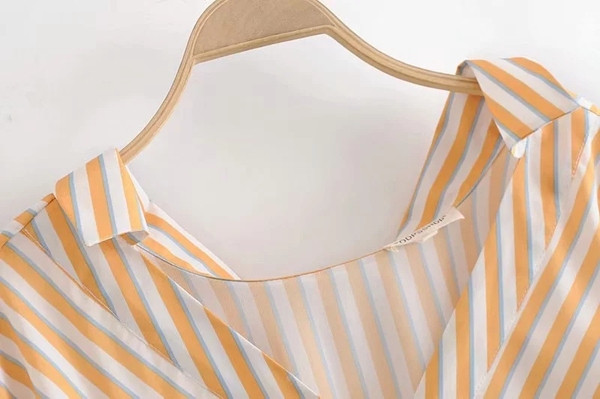 Modern női csíkos blúz V-nyakkal