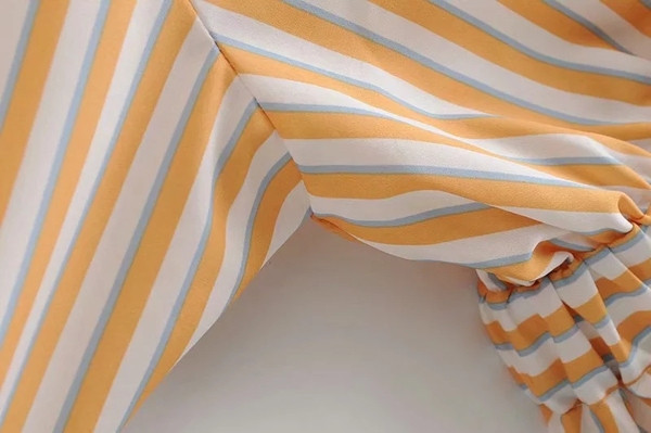 Modern női csíkos blúz V-nyakkal