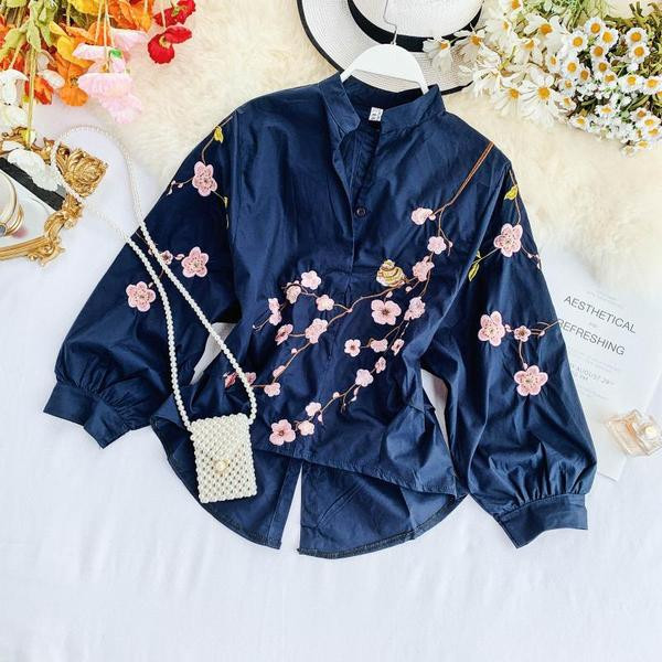 Camasa de dama model nou cu broderie in albastru si alb