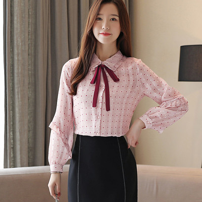 Cămașă modernă de damă în roz cu cravate