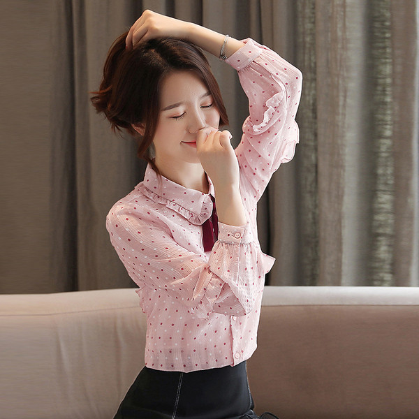 Cămașă modernă de damă în roz cu cravate