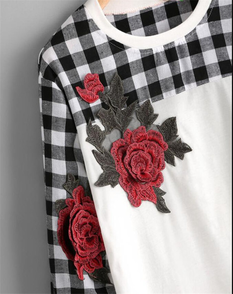 Alkalmi női blúz fehér hímzéssel