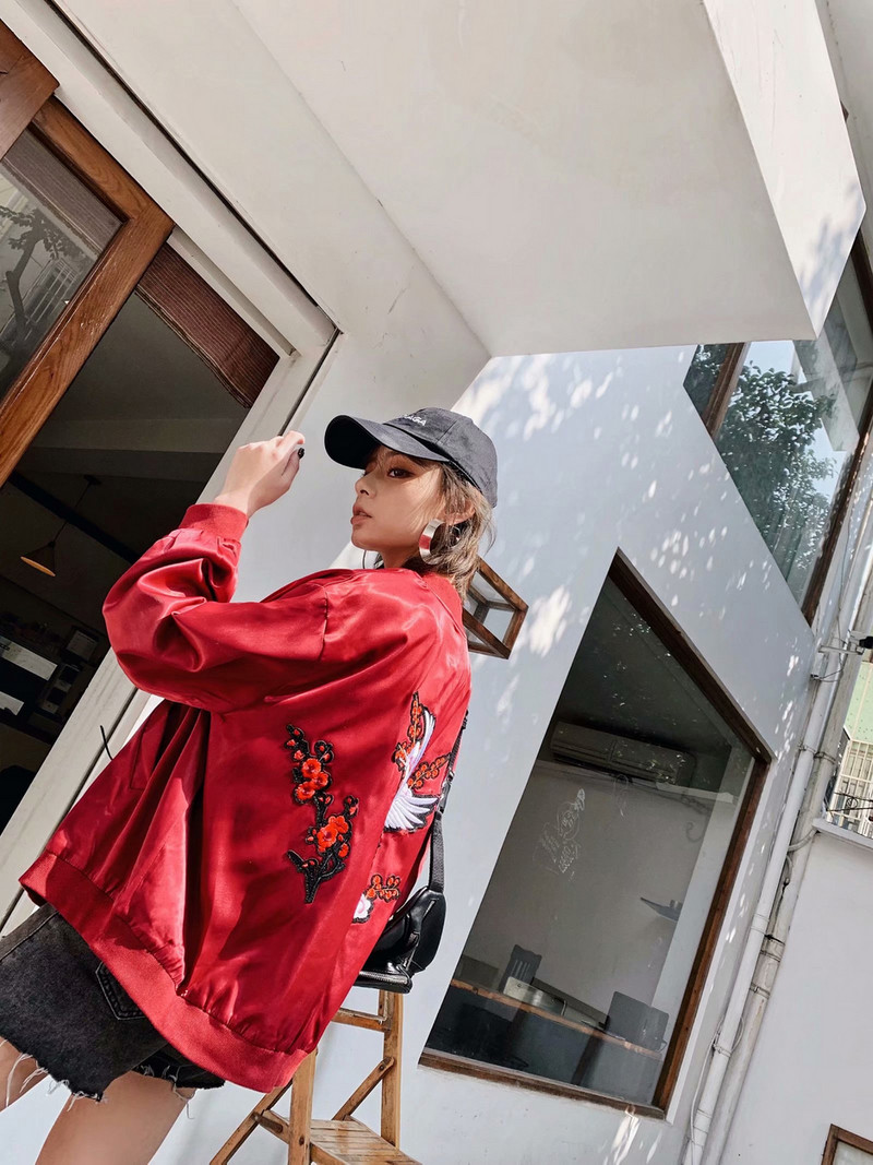 Geaca de dama cu maneci lungi si fermoar in doua culori