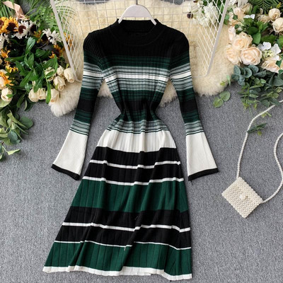 Csíkos női ruha szabású modell hosszú ujjú több színben