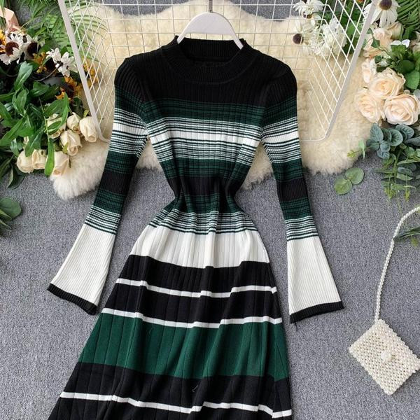 Csíkos női ruha szabású modell hosszú ujjú több színben