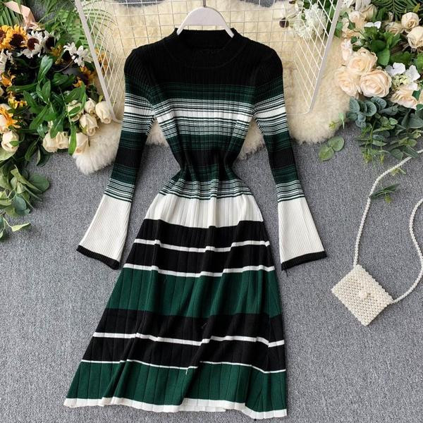 Csíkos női ruha szabású modell hosszú ujjú több színben