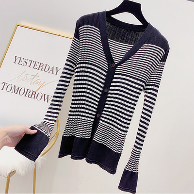 Modern női csíkos mellény fekete-fehér színben