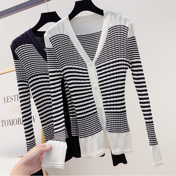 Modern női csíkos mellény fekete-fehér színben