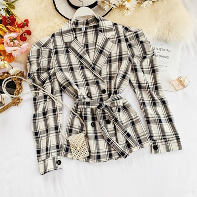 Női kockás kabát övvel, két színben