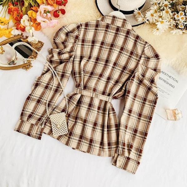 Női kockás kabát övvel, két színben