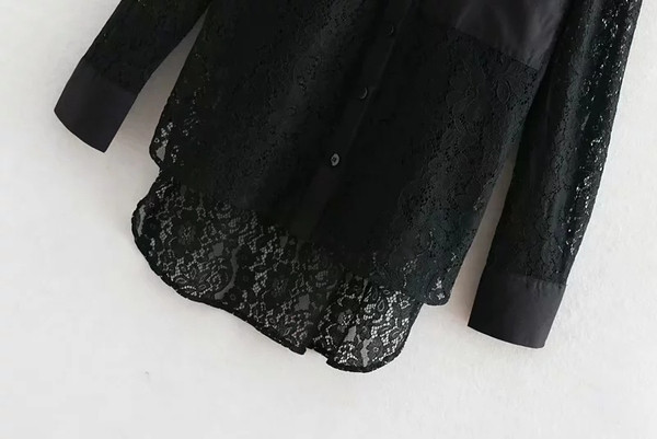 Cămașă de damă de culoare neagră cu un element - dantelă