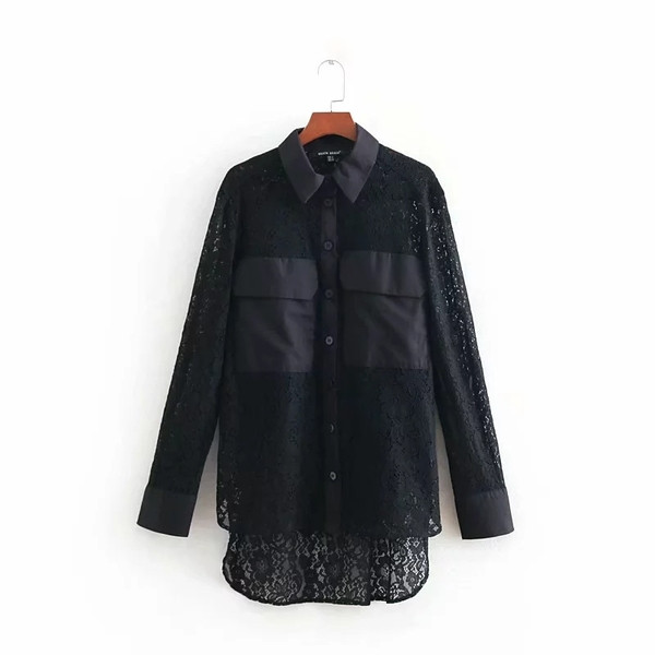 Cămașă de damă de culoare neagră cu un element - dantelă