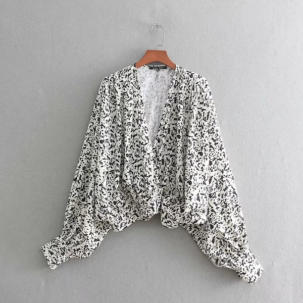 Bluză elegantă de damă, cu decolteu în V adânc