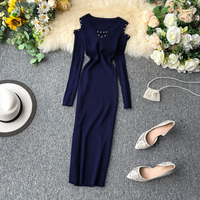 Hosszú, nyitott vállú női ruha többféle színben