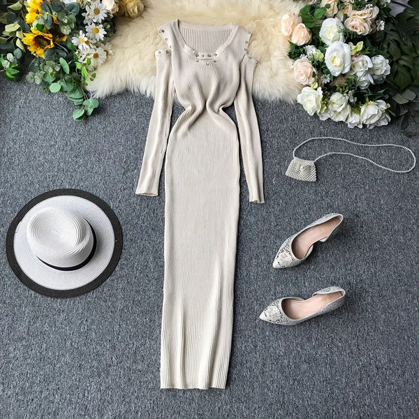 Hosszú, nyitott vállú női ruha többféle színben