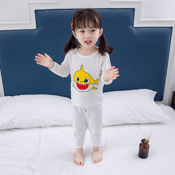 Model nou de pijamale pentru copii roz si alb cu aplicatie