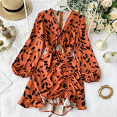 Rochie modernă de damă cu părți decupate și cravate în portocaliu