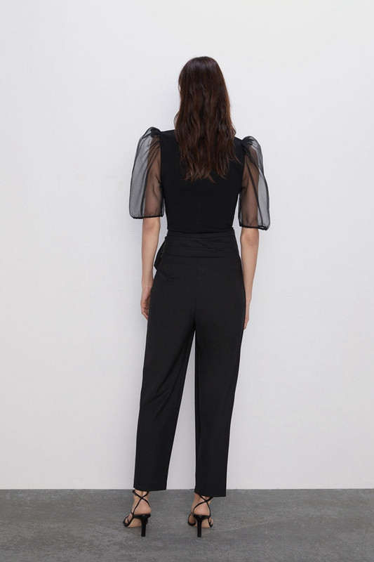 Elegáns hosszú fekete nadrág nyakkendővel