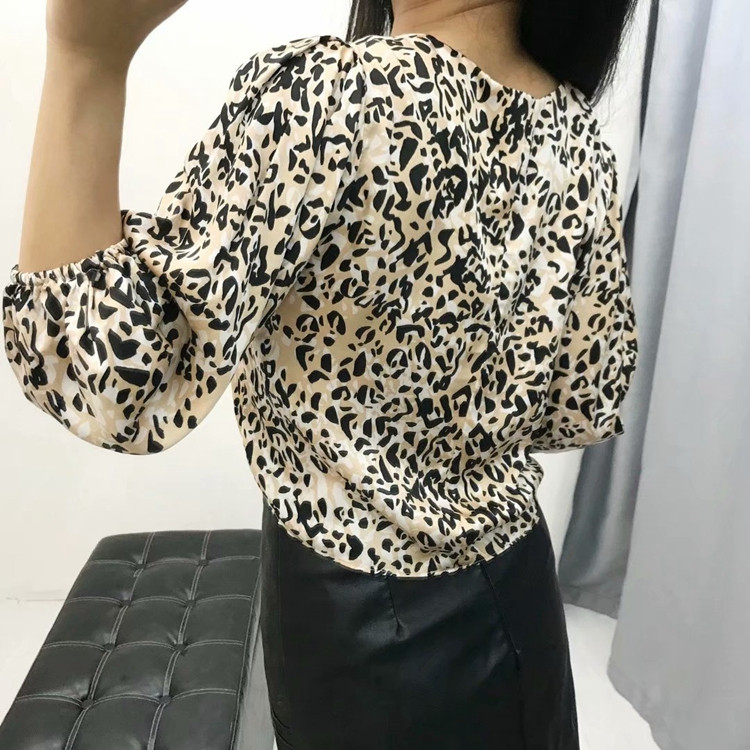 Modern női ing leopárd mintával és fűzővel