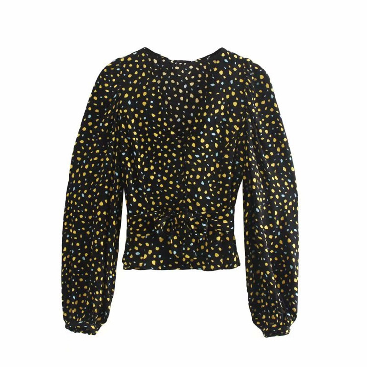 Női hosszú ujjú ing és gombok fekete színben mintával