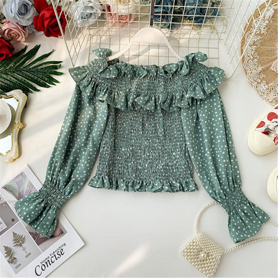 Női pöttyös blúz csupasz vállal, több színben