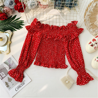 Női pöttyös blúz csupasz vállal, több színben