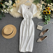 Hosszú, fehér, rövid ujjú női ruha