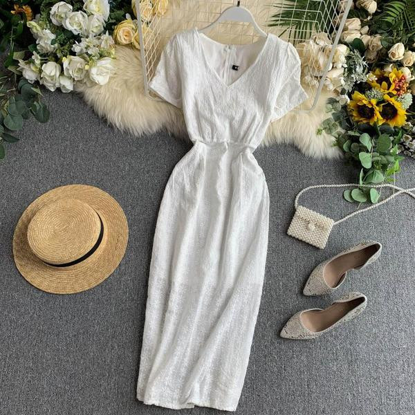 Hosszú, fehér, rövid ujjú női ruha