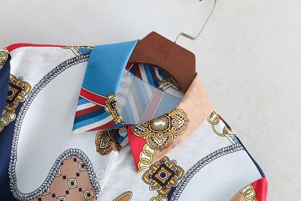 Rochie de dama cu model colorat si maneci lungi