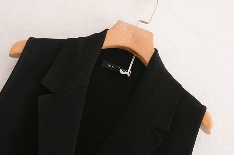 Vesta lunga eleganta in negru cu nasturi