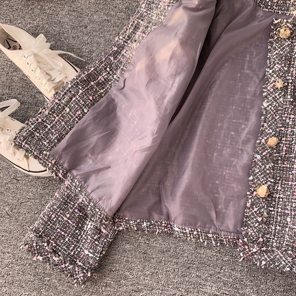 Stílusos női rövid kabát gombokkal