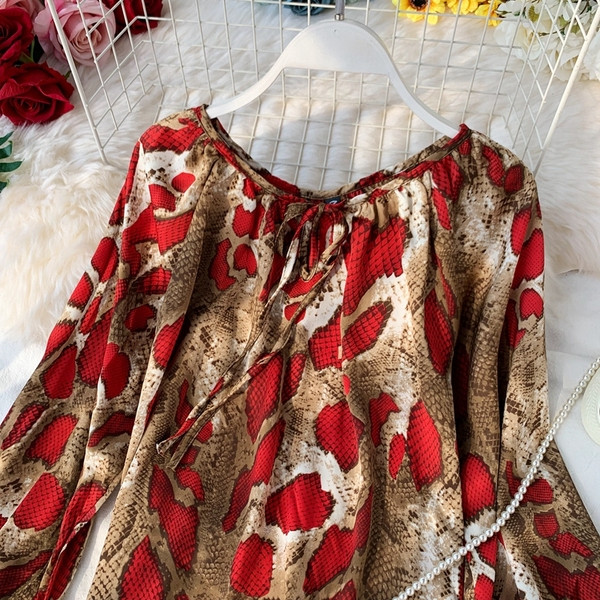 Cămașă modernă de damă cu model șarpe în trei culori