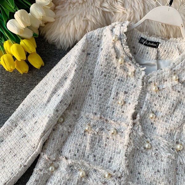 Geaca de dama eleganta cu decor de perle