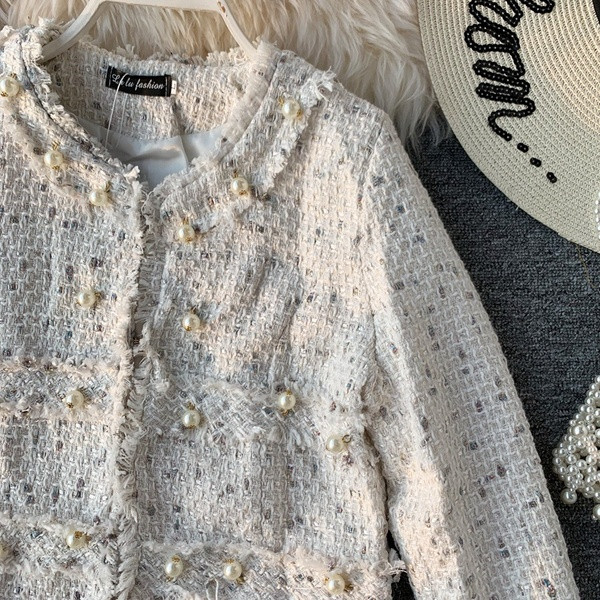 Geaca de dama eleganta cu decor de perle