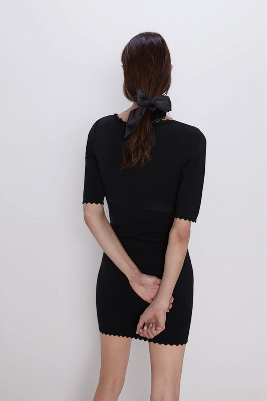 Rochie scurtă în formă de negru