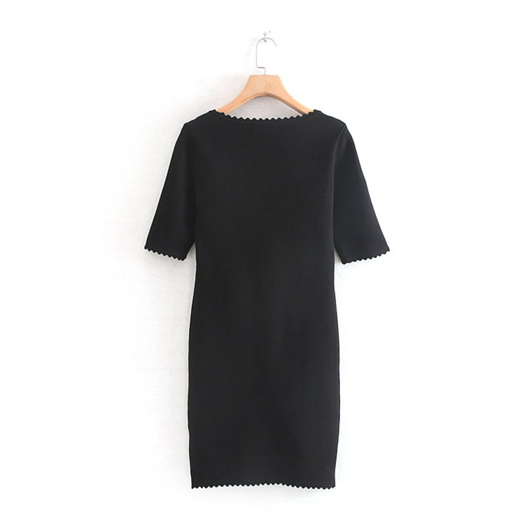 Rochie scurtă în formă de negru