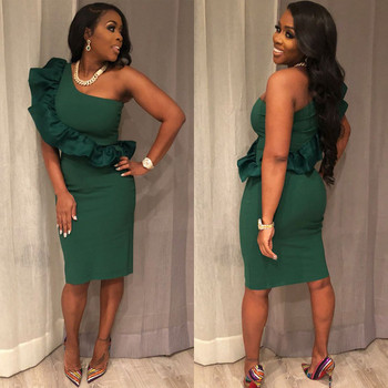 Elegáns női ruha egy pánttal, zöld színben