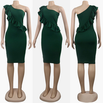 Elegáns női ruha egy pánttal, zöld színben