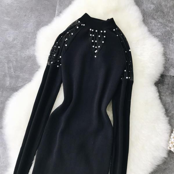 Fekete színű gyöngyös női kötött ruha